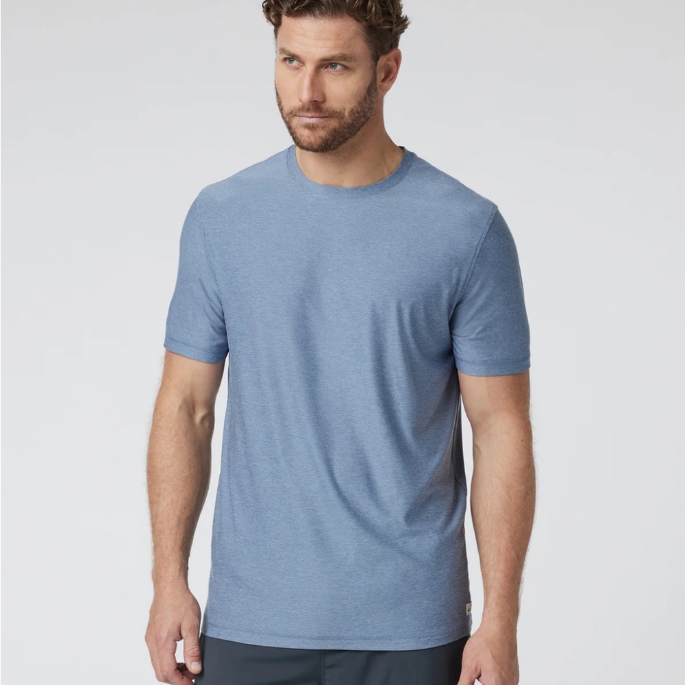 NWT Vuori men’s strato tech tee size small in Chambray heather blue